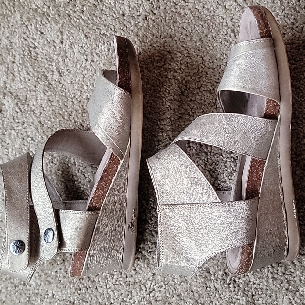 Rockport Women's Sandals - Picture 3 of 5